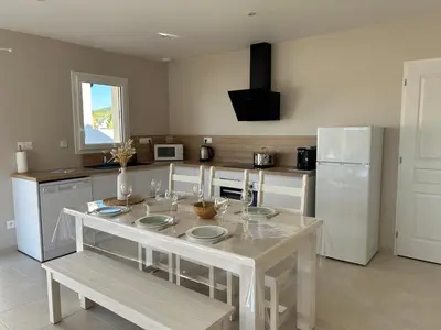 Cuisine ou kitchenette dans l'établissement Les Dunes - Omaha Beach