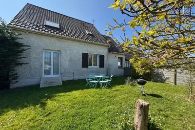 Jardin de l'établissement Spacious house 300m from the beach