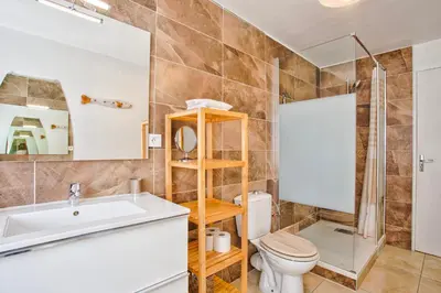 Salle de bains dans l'établissement Gîte 