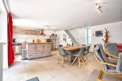 Cuisine ou kitchenette dans l'établissement Gîte 