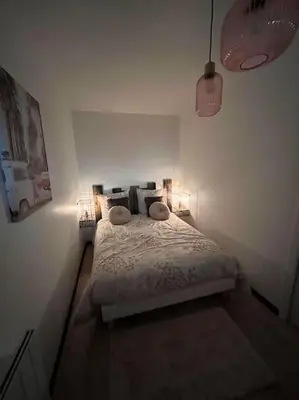 Un ou plusieurs lits dans un hébergement de l'établissement Atelier du spa jacuzzi illimité proche du mont saint Michel
