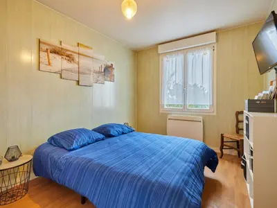 Un ou plusieurs lits dans un hébergement de l'établissement Holiday Home Les pieds dans l'eau by Interhome