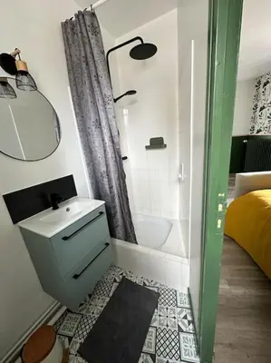 Salle de bains dans l'établissement Petite maison de ville