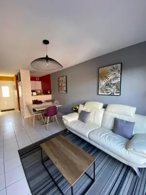 Coin salon dans l'établissement Ravissante maison en bord de mer