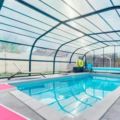 maison avec piscine chaufée couverte d'avril à fin octobre
