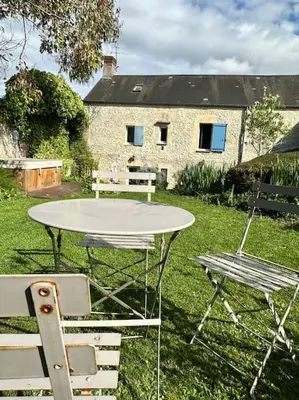 Jardin de l'établissement Normandie ferme restaurée du 18ème avec jacuzzi