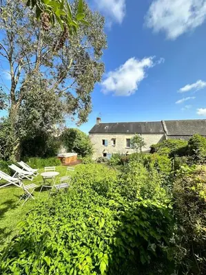Jardin de l'établissement Normandie ferme restaurée du 18ème avec jacuzzi
