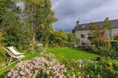 Jardin de l'établissement Normandie ferme restaurée du 18ème avec jacuzzi
