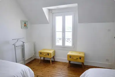 Un ou plusieurs lits dans un hébergement de l'établissement Maison spacieuse au coeur du Centre - Plage à pied