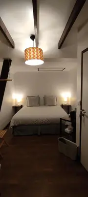 Un ou plusieurs lits dans un hébergement de l'établissement Le Petit Moulin Rouge, B&B, SDB en-suite, parking privé gratuit