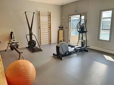 Plan de l'établissement Mobil-home Grand Confort, 4 pers, 2 ch, Piscine chauffée, Wifi, Animaux, Parking - FR-1-361A-93