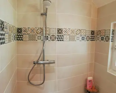 Salle de bains dans l'établissement Petite maison sur terrain clos à 200 m de la plage