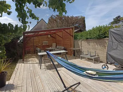 Terrasse ou espace extérieur de l'établissement Petite maison sur terrain clos à 200 m de la plage