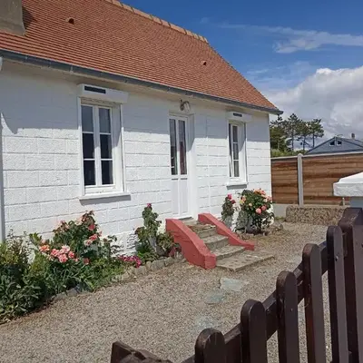 Petite maison sur terrain clos à 200 m de la plage