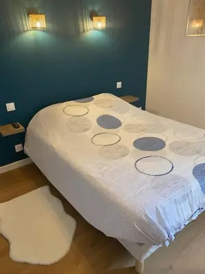 Un ou plusieurs lits dans un hébergement de l'établissement Superbe appartement proche mont saint michel