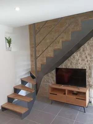 Télévision ou salle de divertissement dans l'établissement Gîte Les Pages