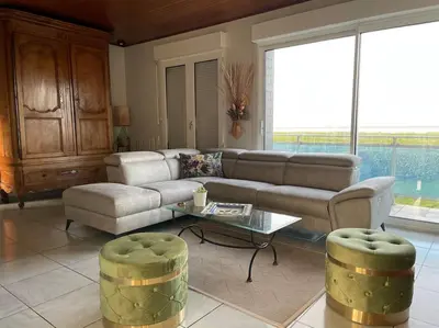 Coin salon dans l'établissement Maison vue sur mer