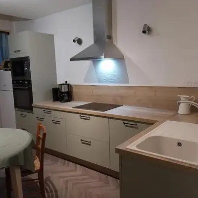 Cuisine ou kitchenette dans l'établissement Gite de la libération