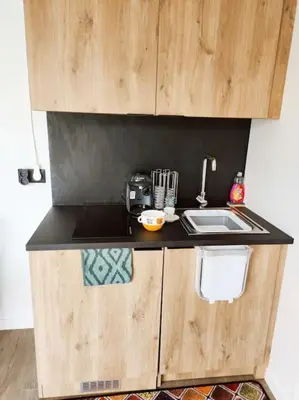 Cuisine ou kitchenette dans l'établissement Logement proche Caen et plages