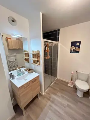Salle de bains dans l'établissement Appartement récent tout confort