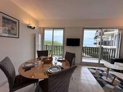 Télévision ou salle de divertissement dans l'établissement Entre Dunes et mer - Accès privé à la mer
