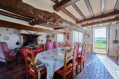 Coin salon dans l'établissement La Ferme de la Chapelle Saint-Roch - Maison de 190 m2