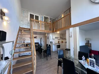 Cuisine ou kitchenette dans l'établissement Les Lofts vue Port Guillaume