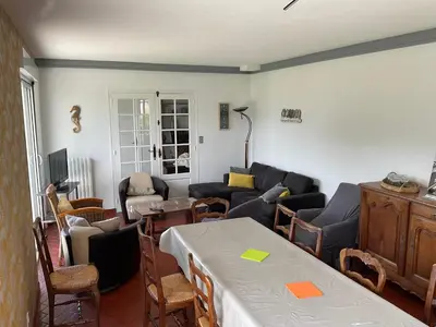 Coin salon dans l'établissement Maison familiale pour un agréable séjour