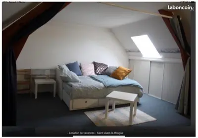 Coin salon dans l'établissement Appartement sur le port de Saint-Vaast-la-Hougue