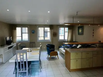 Télévision ou salle de divertissement dans l'établissement Appartement sur le port de Saint-Vaast-la-Hougue