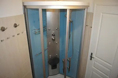 Salle de bains dans l'établissement La Citadine