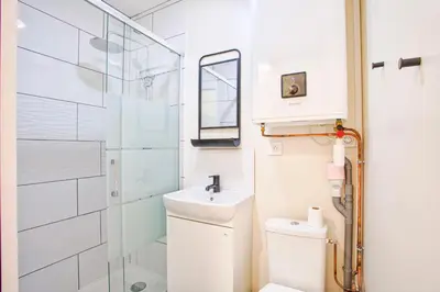 Salle de bains dans l'établissement Le Tropical