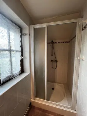 Salle de bains dans l'établissement Le Refuge de la Liberté