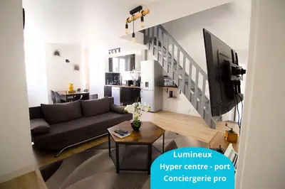 Coin salon dans l'établissement Triplex Lumineux à Cherbourg, hyper centre, 2 pas du Port & Vie Nocturne, Intendance Luxury Host