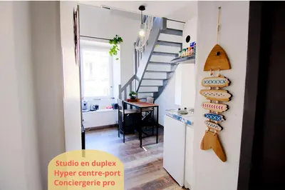Plan de l'établissement Petit Duplex Lumineux, hyper centre à 2 pas du port, Intendance Luxury Host