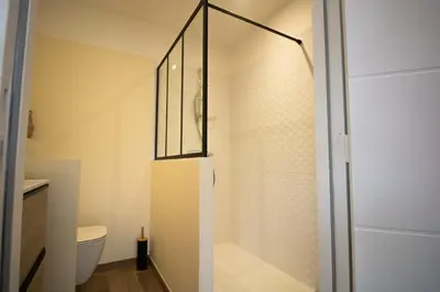 Salle de bains dans l'établissement Petite maison cosy