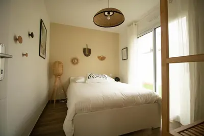 Un ou plusieurs lits dans un hébergement de l'établissement Petite maison cosy