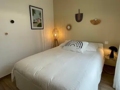 Un ou plusieurs lits dans un hébergement de l'établissement Petite maison cosy