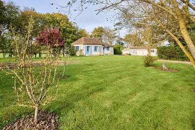 Jardin de l'établissement La Chaumière bleue - Maison plage à 7min à pied