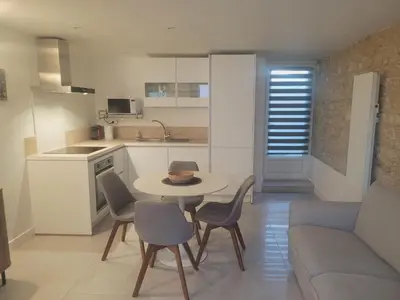 Cuisine ou kitchenette dans l'établissement Pti logement chaleureux