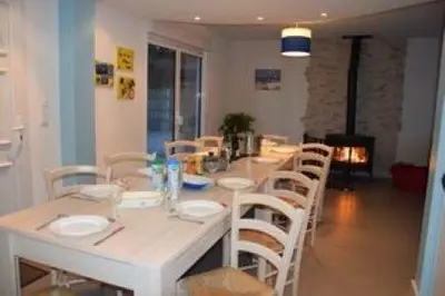 Coin salon dans l'établissement Hébergement Plage du Débarquement
