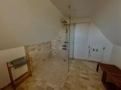 Salle de bains dans l'établissement La Pommeraie, maison avec très grand jardin