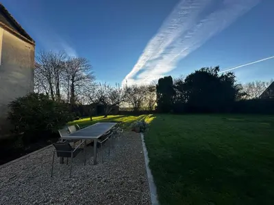 Jardin de l'établissement La Pommeraie, maison avec très grand jardin