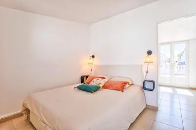 Un ou plusieurs lits dans un hébergement de l'établissement L'atypique, avec terrasse à 150M de la plage