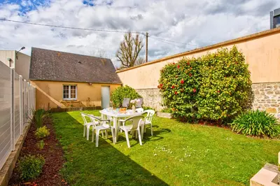 Jardin de l'établissement La Maison Fabane - Hypercentre de Carentan