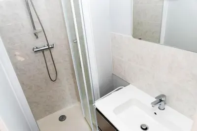 Salle de bains dans l'établissement Beau duplex, proche zénith et palais des sports