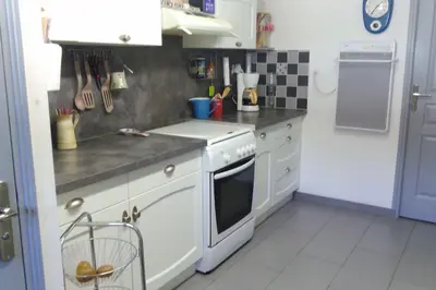 Cuisine ou kitchenette dans l'établissement Gîte à 3min de Ste-Mère-Eglise