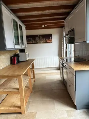 Cuisine ou kitchenette dans l'établissement Maison de campagne 6 personnes