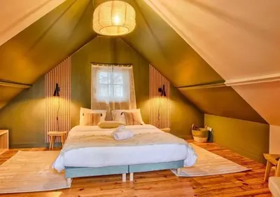Un ou plusieurs lits dans un hébergement de l'établissement Maisonnette relaxante, balnéo & confort, proche de la gare