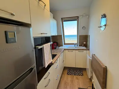 Cuisine ou kitchenette dans l'établissement Appartement rénové 3 pièces, balcon vue mer, parking, internet, pour 4 pers. - FR-1-487-376
